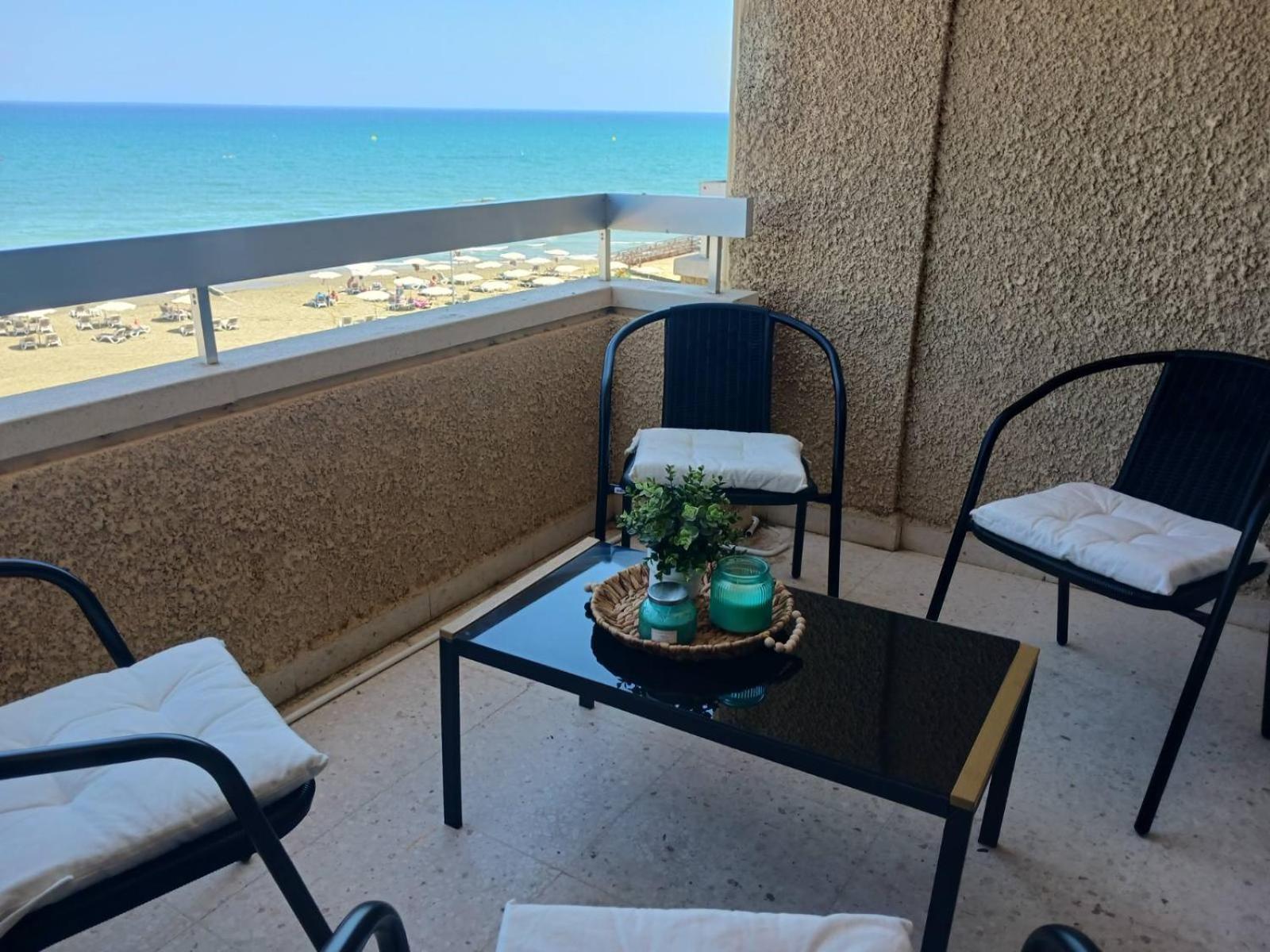 Apollon Sea View Beachfront Ap 302 Larnaca Eksteriør billede